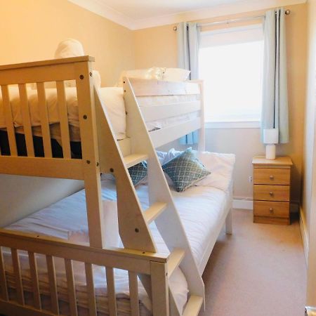 Beautiful 3 Bedroom Apt, Mins From Glasgow Airport, M8 & Sec Paisley Exterior photo