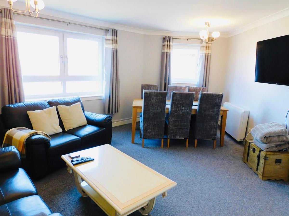 Beautiful 3 Bedroom Apt, Mins From Glasgow Airport, M8 & Sec Paisley Exterior photo